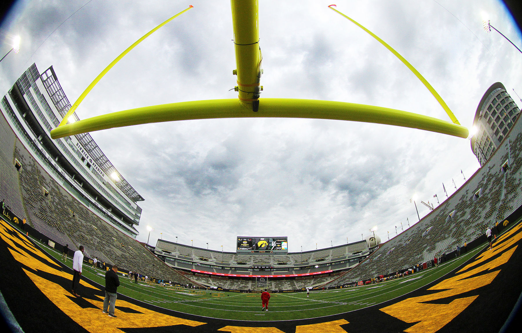 083119-qct-spt-iowa-miami-foot-003